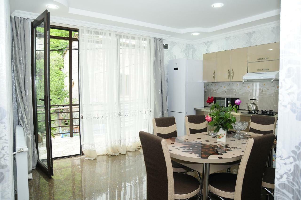 Guest House Ivo 博尔若米 外观 照片